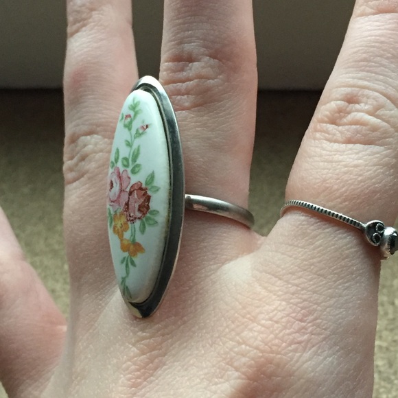 Vintage Roses Ring - Picture 2 of 2